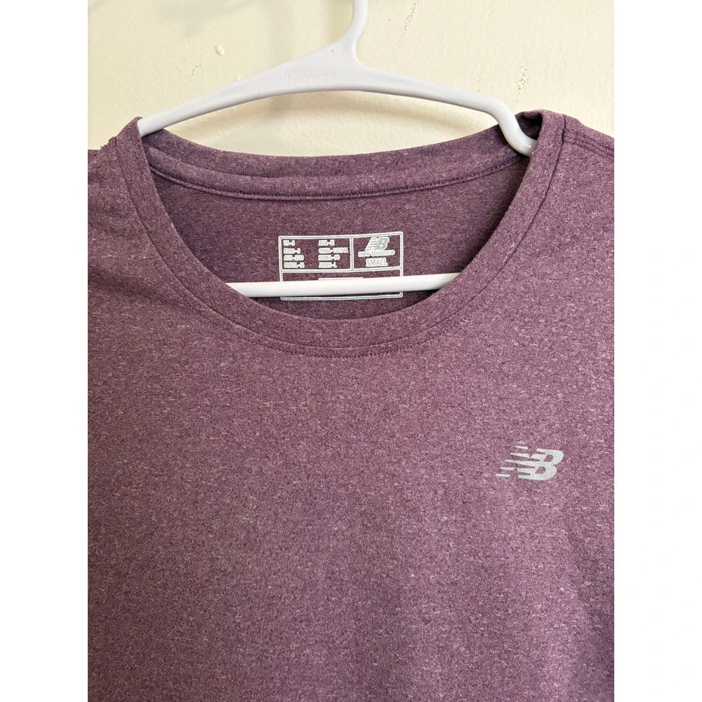New Balance Womens Lightning Dry Long Sleeve Athletic Shirt Purple Heather Small